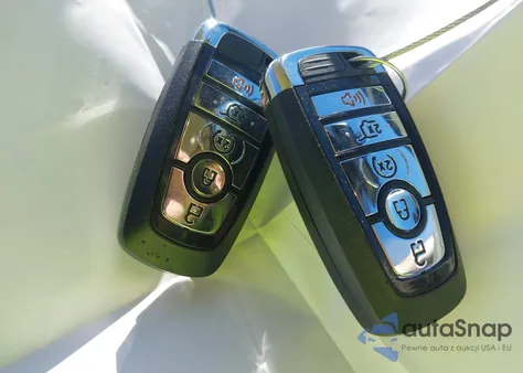 2020 Lincoln Nautilus Standard z USA, uszkodzony, nr VIN 2LMPJ8J92LBL31172